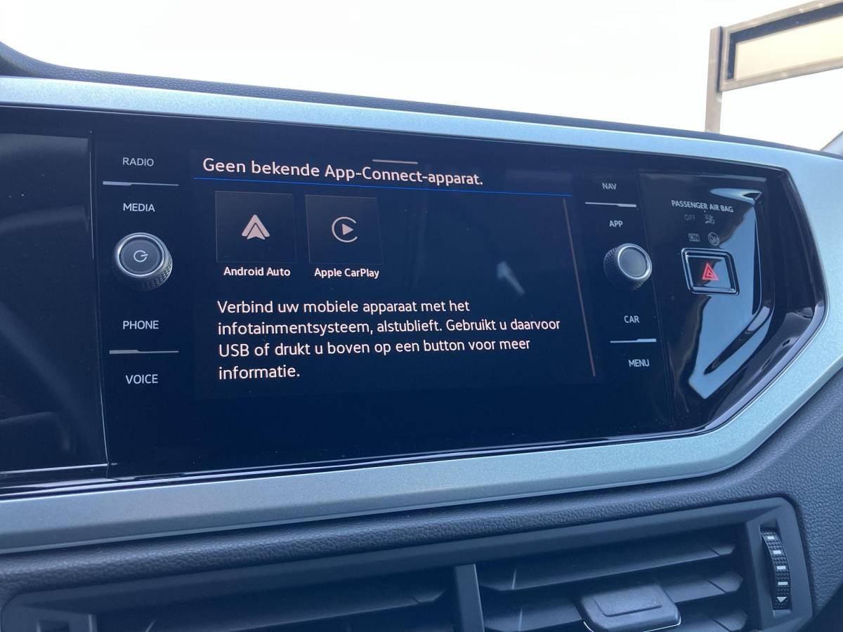 Volkswagen Polo Volkswagen Polo 1.0TSI/95PK Goal · Navigatie · Apple/Android Car Play · Parkeersensoren · Garantie t/m 04-06-2027