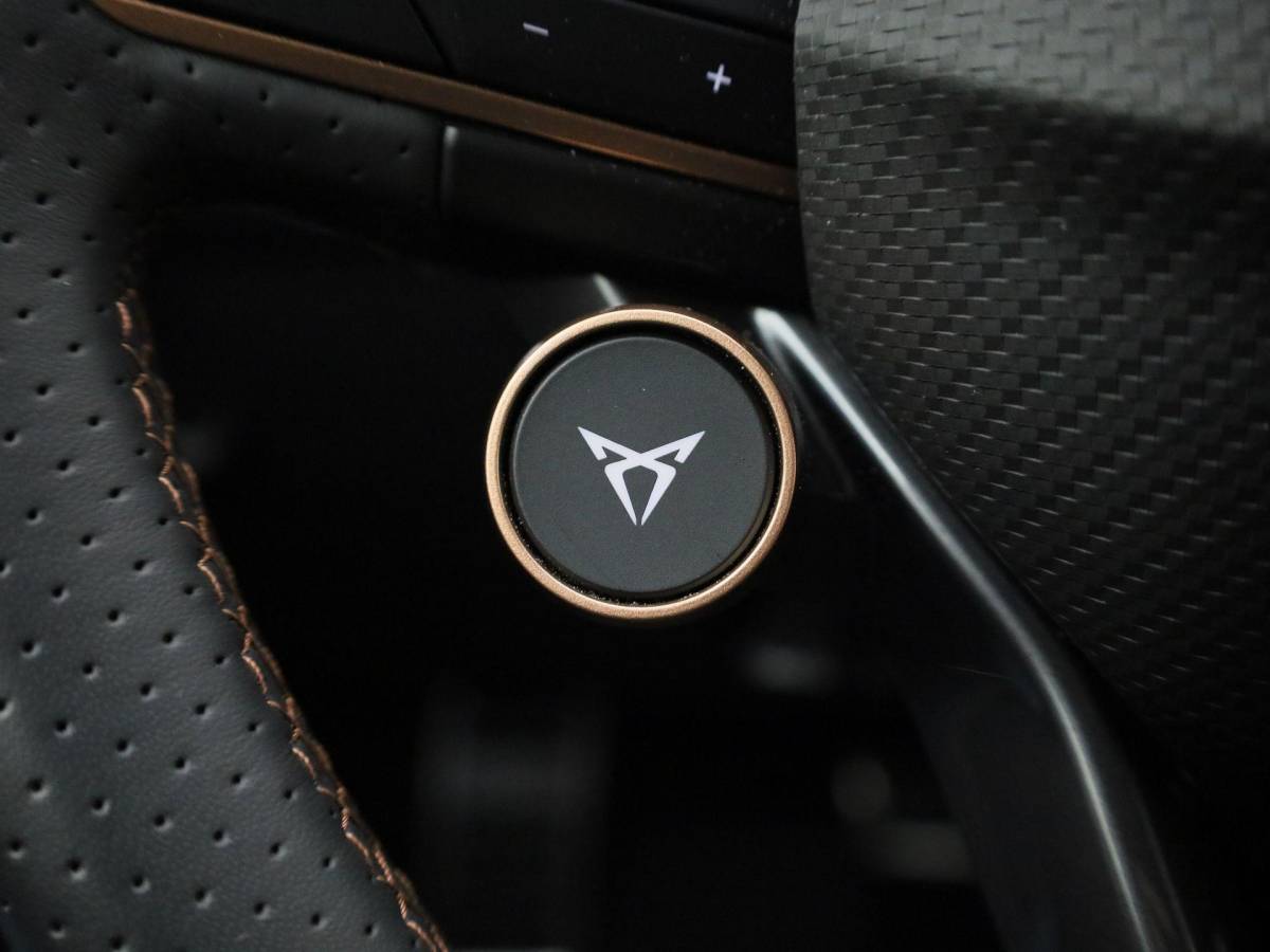 CUPRA Formentor CUPRA Formentor 1.5 e-Hybrid 272PK VZ DSG · Navigatie · Alcantara/Leder · Camera + Parkeersensoren · Garantie t/m 21-08-2027 of 90000km · EXTRA INRUILKORTING ·