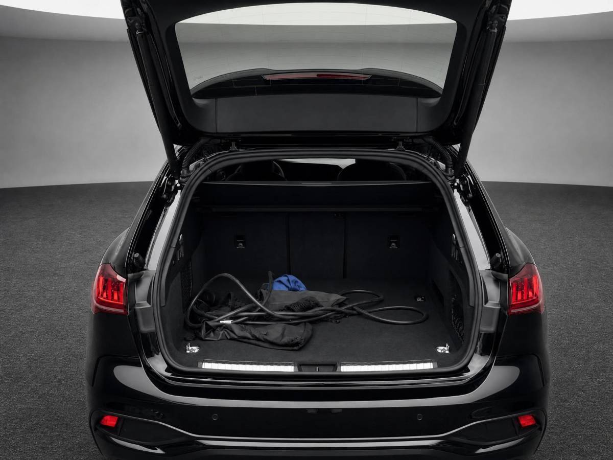 Audi A5 Audi A5 Avant 2.0 367pk S-tronic e-hybrid Quattro S edition · 360 Camera · Head-Up · B&O Audio · Elek. voorstoel · Elek. Achterklep · 19” Inch · Garantie t/m 09-07-2030 of 100.000km