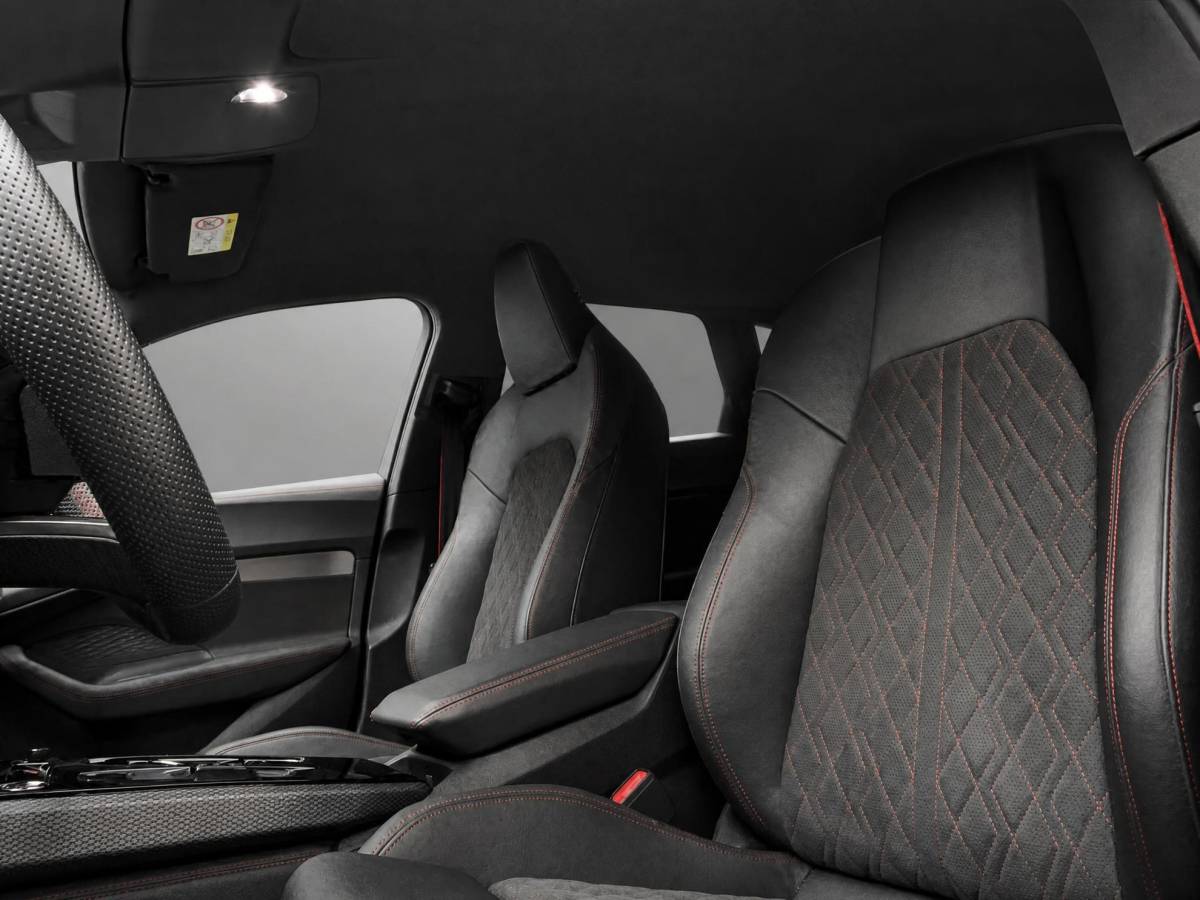 Audi A5 Audi A5 Avant 2.0 367pk S-tronic e-hybrid Quattro S edition · 360 Camera · Head-Up · B&O Audio · Elek. voorstoel · Elek. Achterklep · 19” Inch · Garantie t/m 09-07-2030 of 100.000km