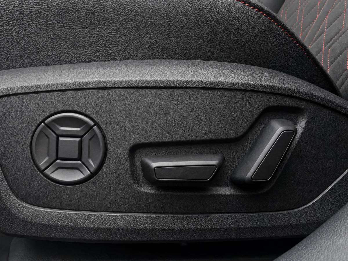 Audi A5 Audi A5 Avant 2.0 367pk S-tronic e-hybrid Quattro S edition · 360 Camera · Head-Up · B&O Audio · Elek. voorstoel · Elek. Achterklep · 19” Inch · Garantie t/m 09-07-2030 of 100.000km