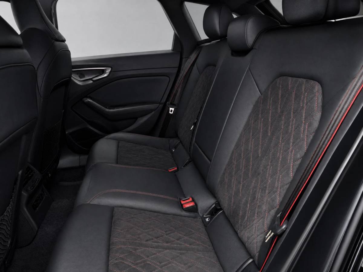 Audi A5 Audi A5 Avant 2.0 367pk S-tronic e-hybrid Quattro S edition · 360 Camera · Head-Up · B&O Audio · Elek. voorstoel · Elek. Achterklep · 19” Inch · Garantie t/m 09-07-2030 of 100.000km