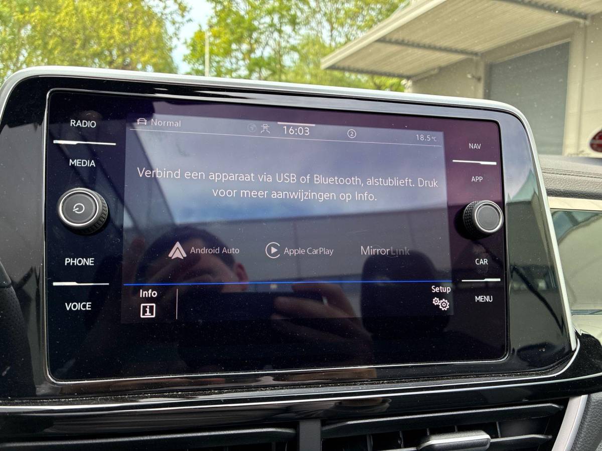 Volkswagen T-Roc Volkswagen T-Roc Cabrio 1.5TSI/150PK R-Line DSG · Apple/Android Car Play · Stoel-& Stuurverwarming · Parkeersensoren