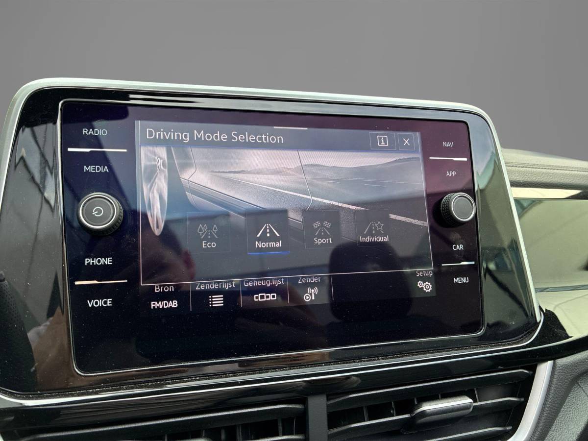 Volkswagen T-Roc Volkswagen T-Roc Cabrio 1.5TSI/150PK R-Line DSG · Apple/Android Car Play · Stoel-& Stuurverwarming · Parkeersensoren