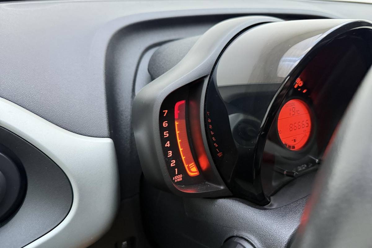 Peugeot 108 Peugeot 108 1.0 e-VTi Première | Trekhaak | Keyless start | Climate control | Lichtmetalen velgen |