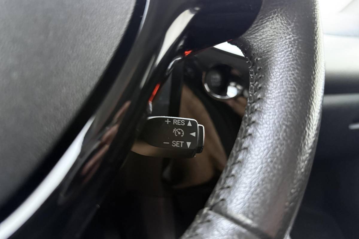 Peugeot 108 Peugeot 108 1.0 e-VTi Première | Trekhaak | Keyless start | Climate control | Lichtmetalen velgen |