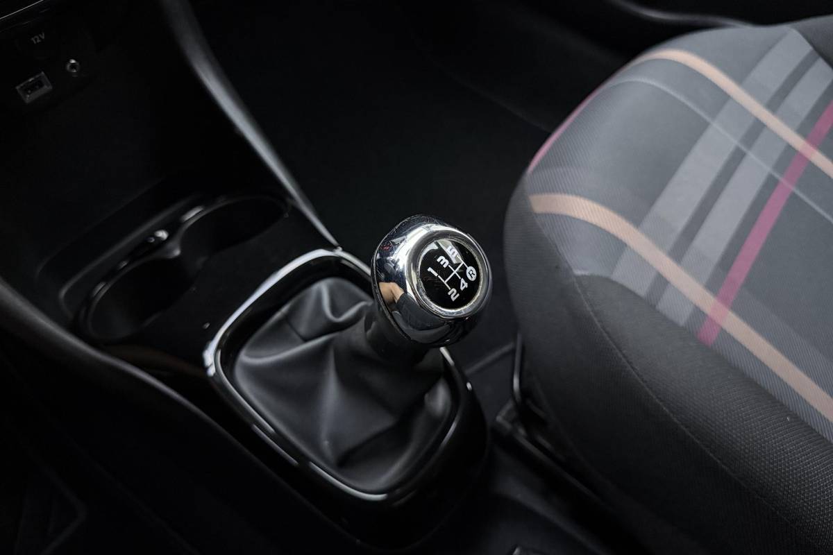 Peugeot 108 Peugeot 108 1.0 e-VTi Première | Trekhaak | Keyless start | Climate control | Lichtmetalen velgen |