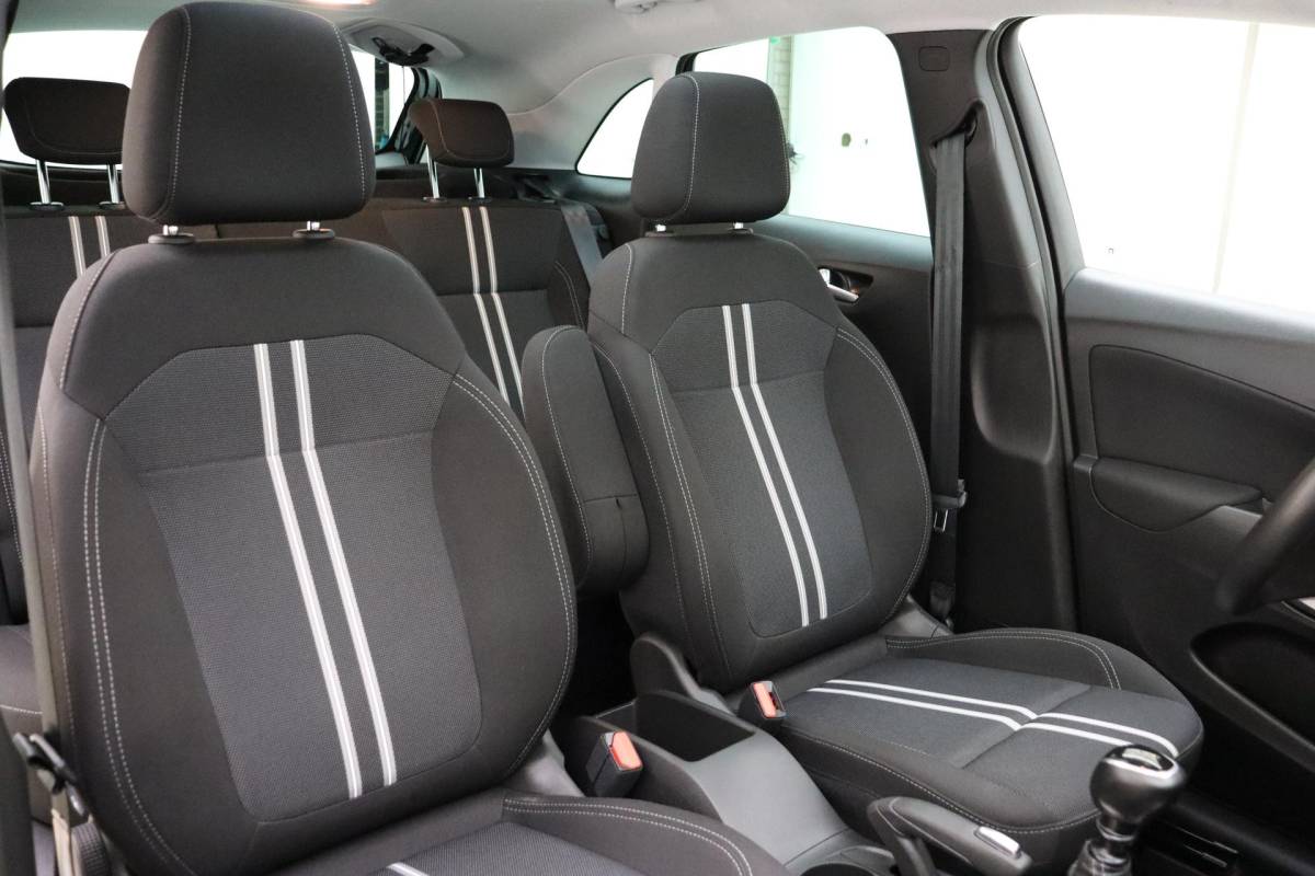 Opel Crossland Opel Crossland 1.2 Turbo 110pk Level 4 | Panoramadak | Navigatie | Camera | Climate control | Parkeersensoren | Lichtmetalen velgen | Getint glas | DAB Radio | Cruise control | Bluetooth
