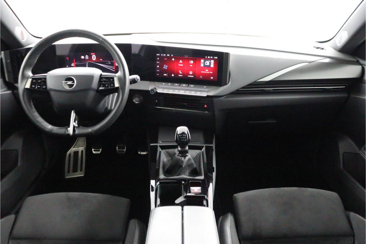 Opel Astra Opel Astra 1.2 GS Line | 360 Cam | LED Plus | Ambilight | Navi | Apple Car Play – RIJKLAAR + BOVAG GARANTIE