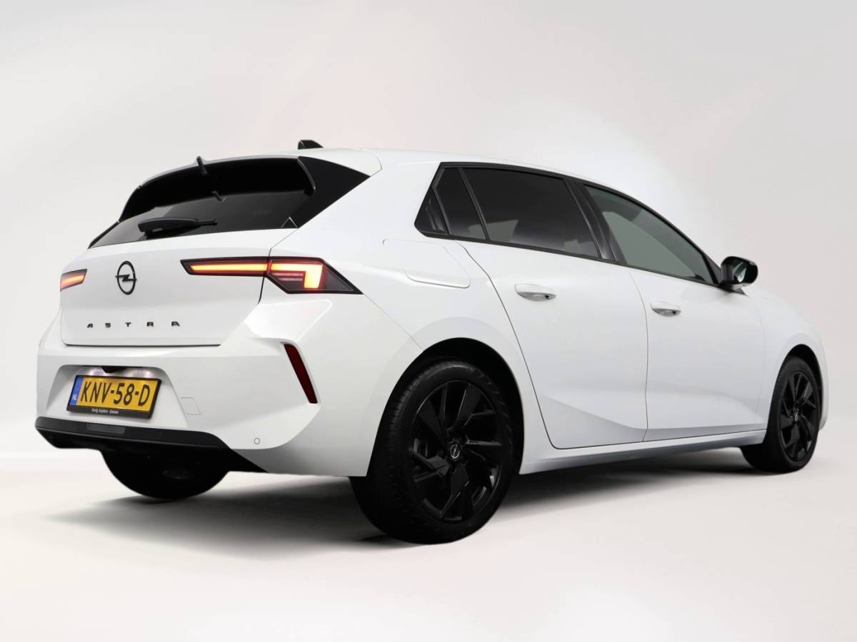 Opel Astra Opel Astra 1.2 GS Line | 360 Cam | LED Plus | Ambilight | Navi | Apple Car Play – RIJKLAAR + BOVAG GARANTIE