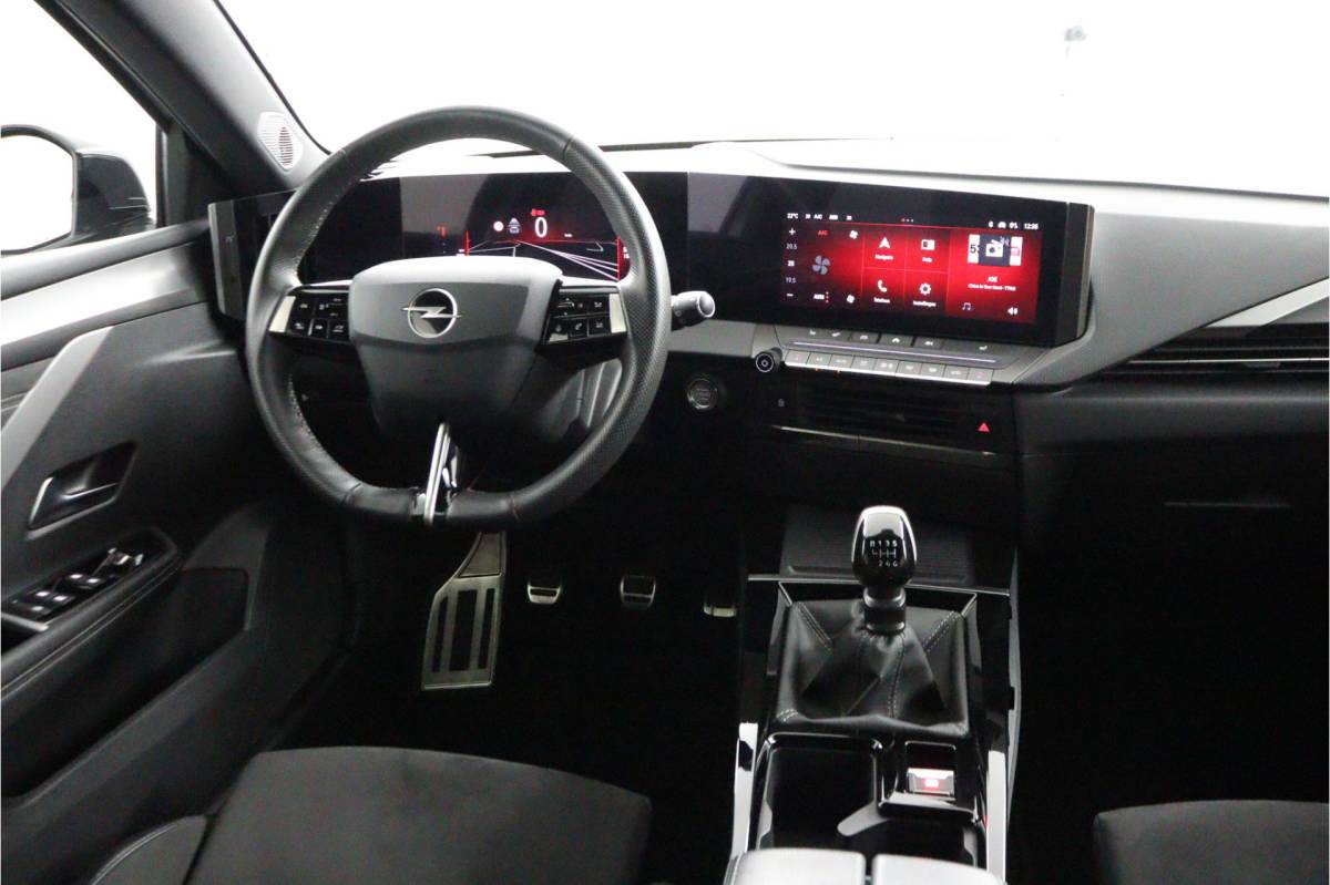 Opel Astra Opel Astra 1.2 GS Line | 360 Cam | LED Plus | Ambilight | Navi | Apple Car Play – RIJKLAAR + BOVAG GARANTIE