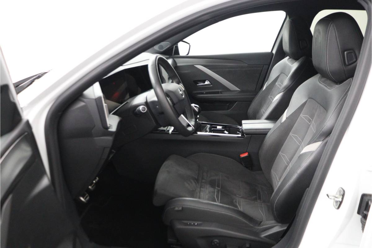 Opel Astra Opel Astra 1.2 GS Line | 360 Cam | LED Plus | Ambilight | Navi | Apple Car Play – RIJKLAAR + BOVAG GARANTIE