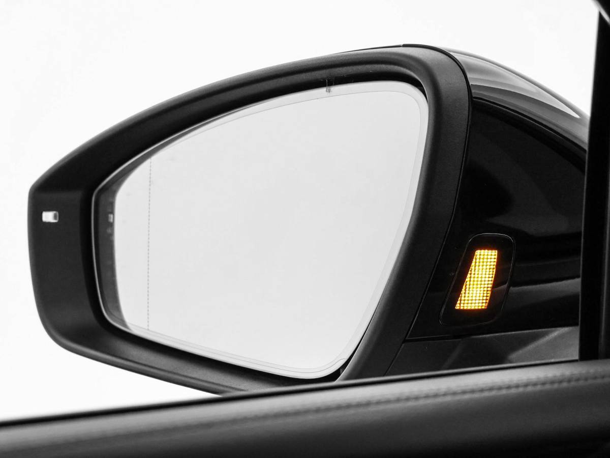 Volkswagen Tiguan Volkswagen Tiguan 1.5 eHybrid 204pk DSG R-Line Edition · Panoramadak · 360 Camera · Inklap. Trekhaak · Matrix LED · Stuur- & Stoelverwarming + Massage · Achterbank verwarmd · Garantie t/m 09-10-2030 of 100.000km