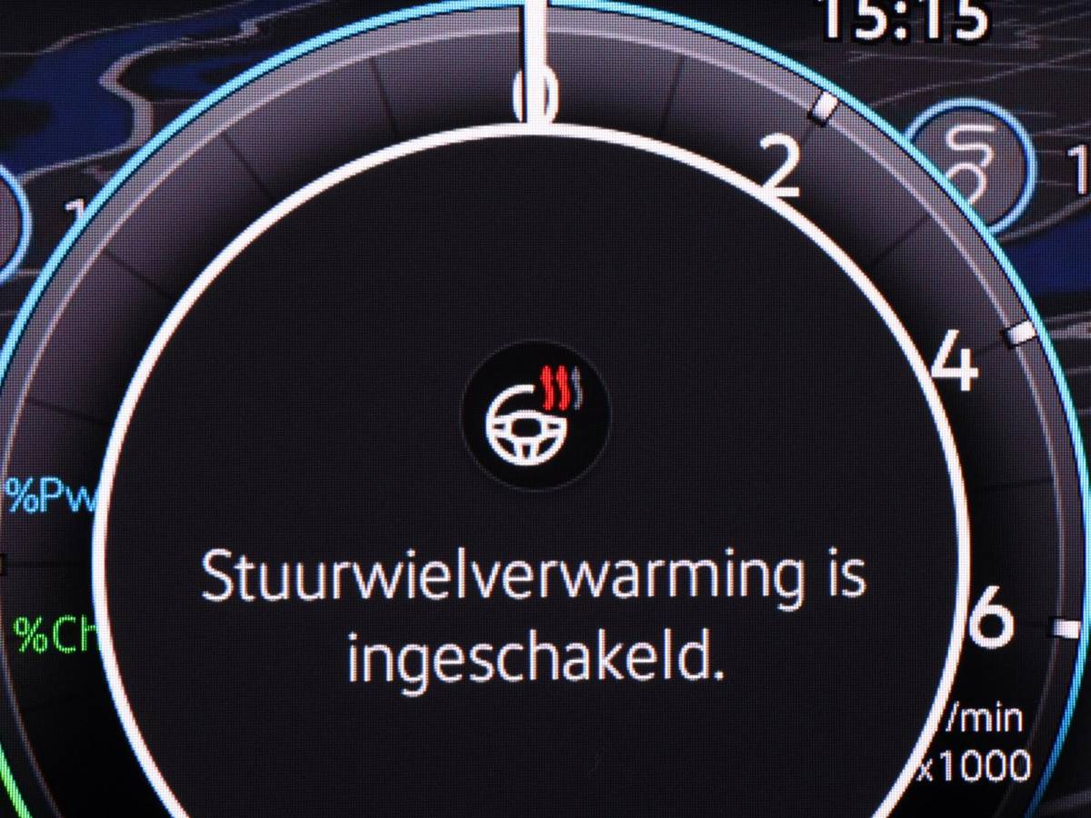 Volkswagen Tiguan Volkswagen Tiguan 1.5 eHybrid 204pk DSG R-Line Edition · Panoramadak · 360 Camera · Inklap. Trekhaak · Matrix LED · Stuur- & Stoelverwarming + Massage · Achterbank verwarmd · Garantie t/m 09-10-2030 of 100.000km