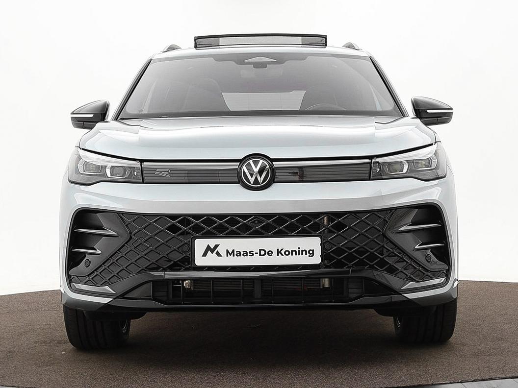 Volkswagen Tiguan Volkswagen Tiguan 1.5 eHybrid 204pk DSG R-Line Edition · Panoramadak · 360 Camera · Inklap. Trekhaak · Matrix LED · Stuur- & Stoelverwarming + Massage · Achterbank verwarmd · Garantie t/m 09-10-2030 of 100.000km