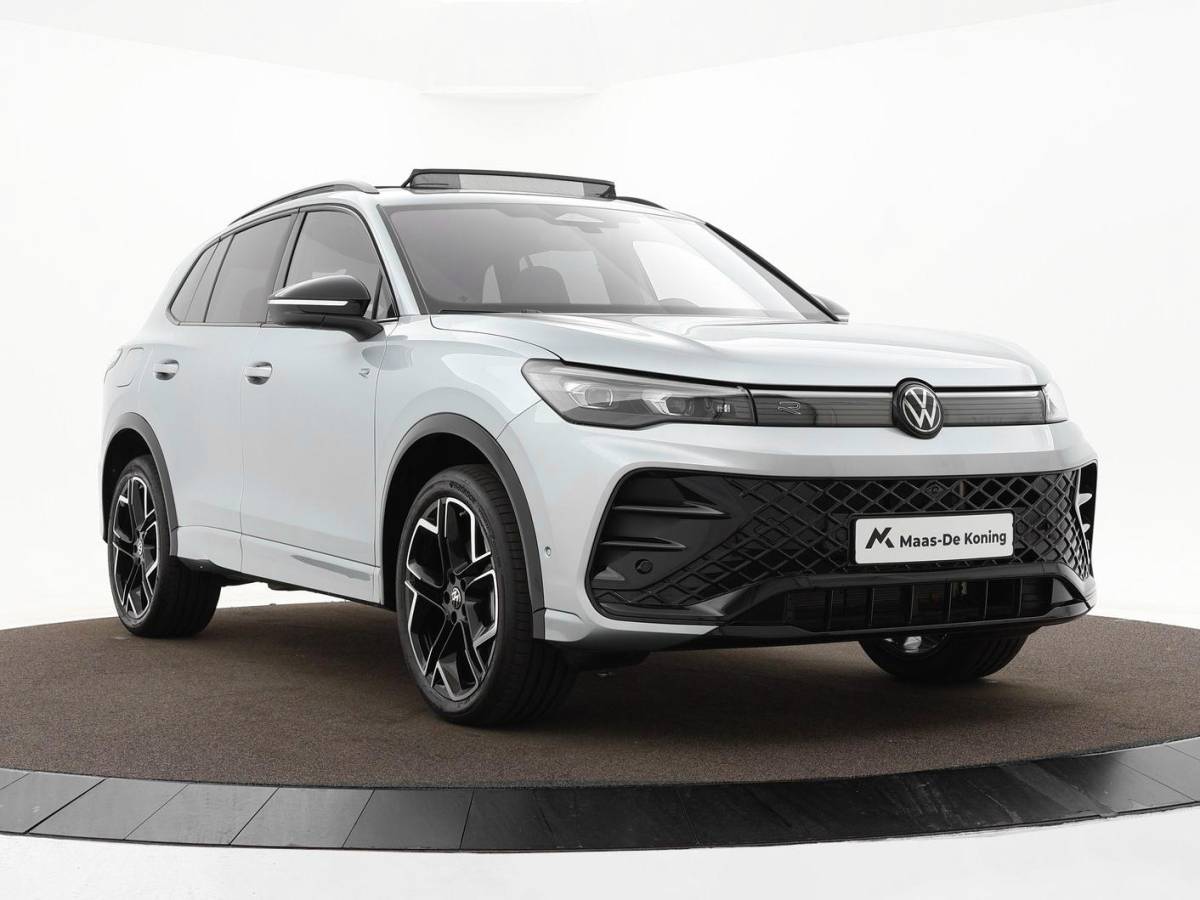 Volkswagen Tiguan Volkswagen Tiguan 1.5 eHybrid 204pk DSG R-Line Edition · Panoramadak · 360 Camera · Inklap. Trekhaak · Matrix LED · Stuur- & Stoelverwarming + Massage · Achterbank verwarmd · Garantie t/m 09-10-2030 of 100.000km