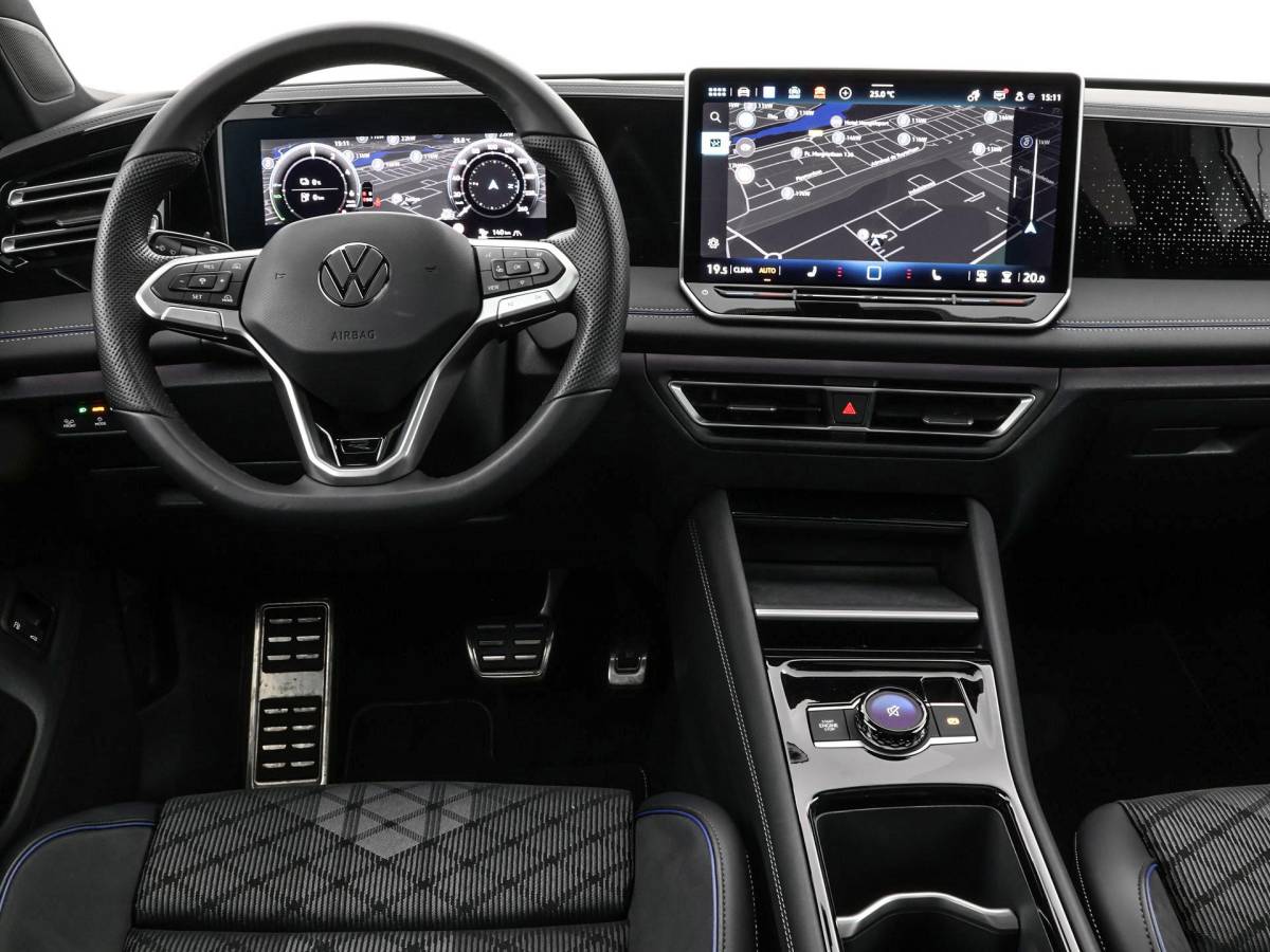 Volkswagen Tiguan Volkswagen Tiguan 1.5 eHybrid 204pk DSG R-Line Edition · Panoramadak · 360 Camera · Inklap. Trekhaak · Matrix LED · Stuur- & Stoelverwarming + Massage · Achterbank verwarmd · Garantie t/m 09-10-2030 of 100.000km
