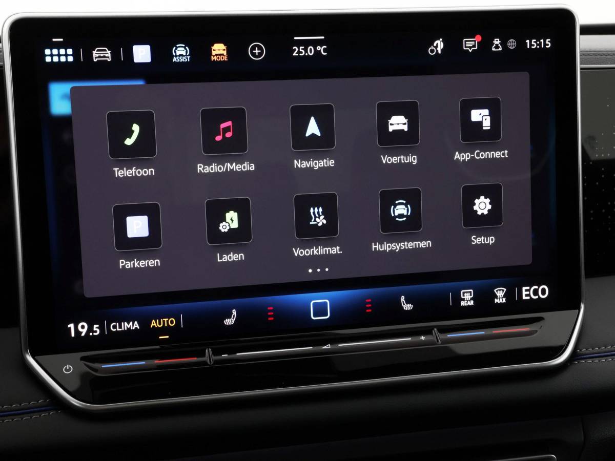 Volkswagen Tiguan Volkswagen Tiguan 1.5 eHybrid 204pk DSG R-Line Edition · Panoramadak · 360 Camera · Inklap. Trekhaak · Matrix LED · Stuur- & Stoelverwarming + Massage · Achterbank verwarmd · Garantie t/m 09-10-2030 of 100.000km