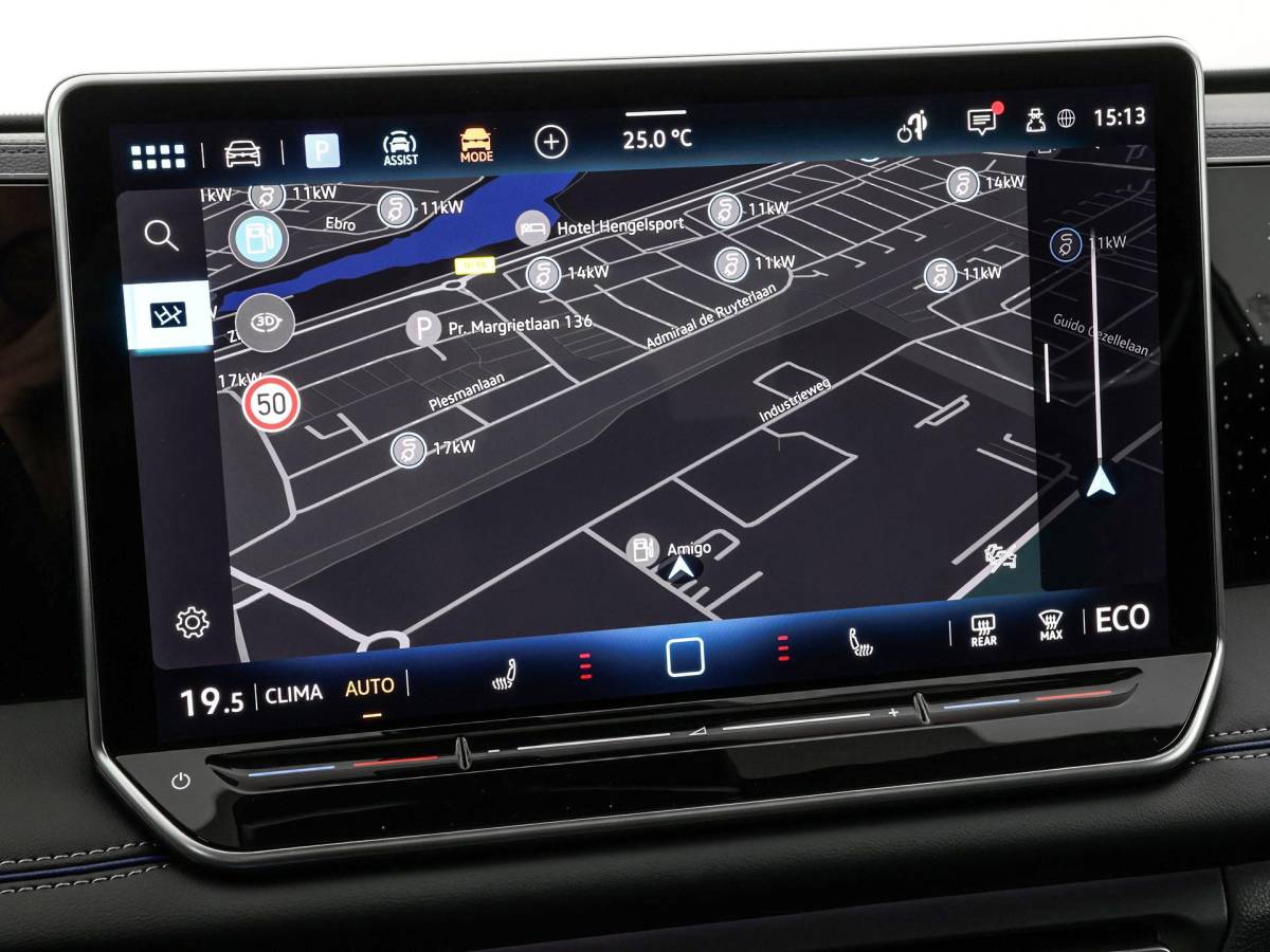 Volkswagen Tiguan Volkswagen Tiguan 1.5 eHybrid 204pk DSG R-Line Edition · Panoramadak · 360 Camera · Inklap. Trekhaak · Matrix LED · Stuur- & Stoelverwarming + Massage · Achterbank verwarmd · Garantie t/m 09-10-2030 of 100.000km