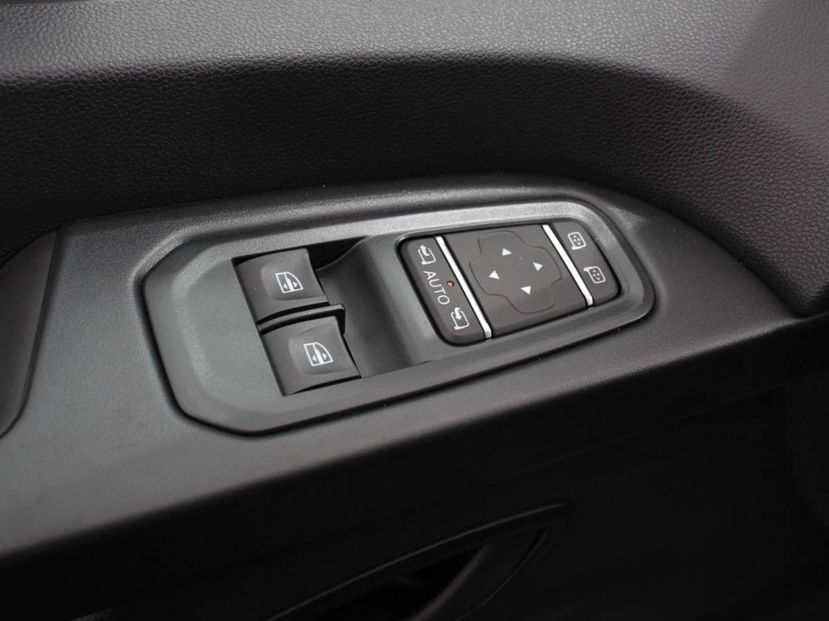 Renault Trafic Renault Trafic 2.0 Blue dCi 150 T30 L2H1 Advance Automaat Navigatie bluetooth DAB Camera Airco Trekhaak Lichtmetalen velgen