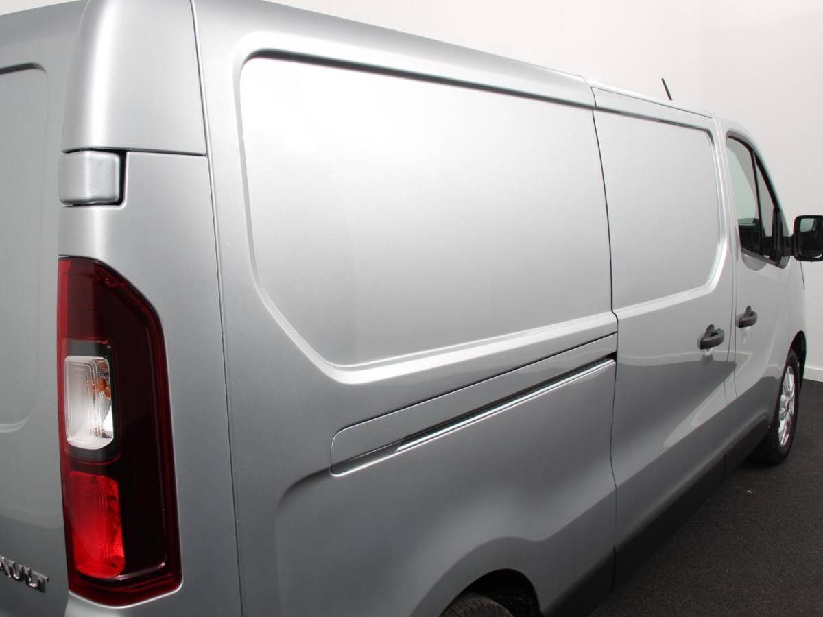 Renault Trafic Renault Trafic 2.0 Blue dCi 150 T30 L2H1 Advance Automaat Navigatie bluetooth DAB Camera Airco Trekhaak Lichtmetalen velgen