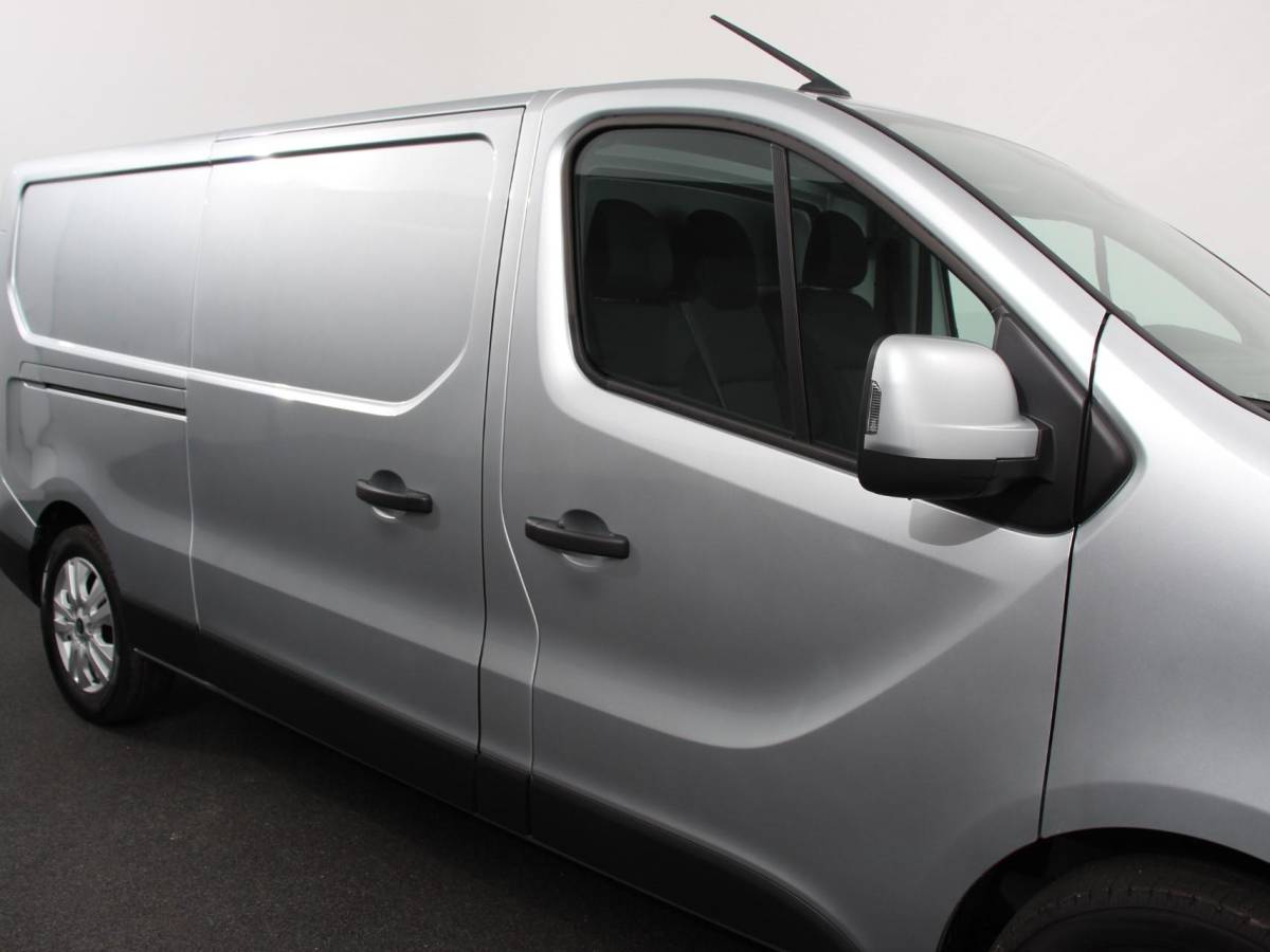 Renault Trafic Renault Trafic 2.0 Blue dCi 150 T30 L2H1 Advance Automaat Navigatie bluetooth DAB Camera Airco Trekhaak Lichtmetalen velgen
