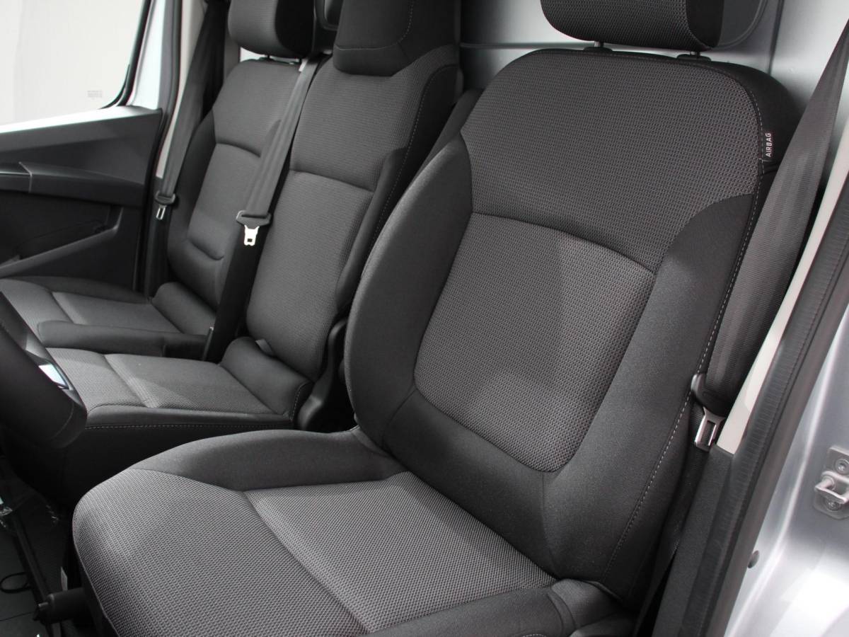 Renault Trafic Renault Trafic 2.0 Blue dCi 150 T30 L2H1 Advance Automaat Navigatie bluetooth DAB Camera Airco Trekhaak Lichtmetalen velgen
