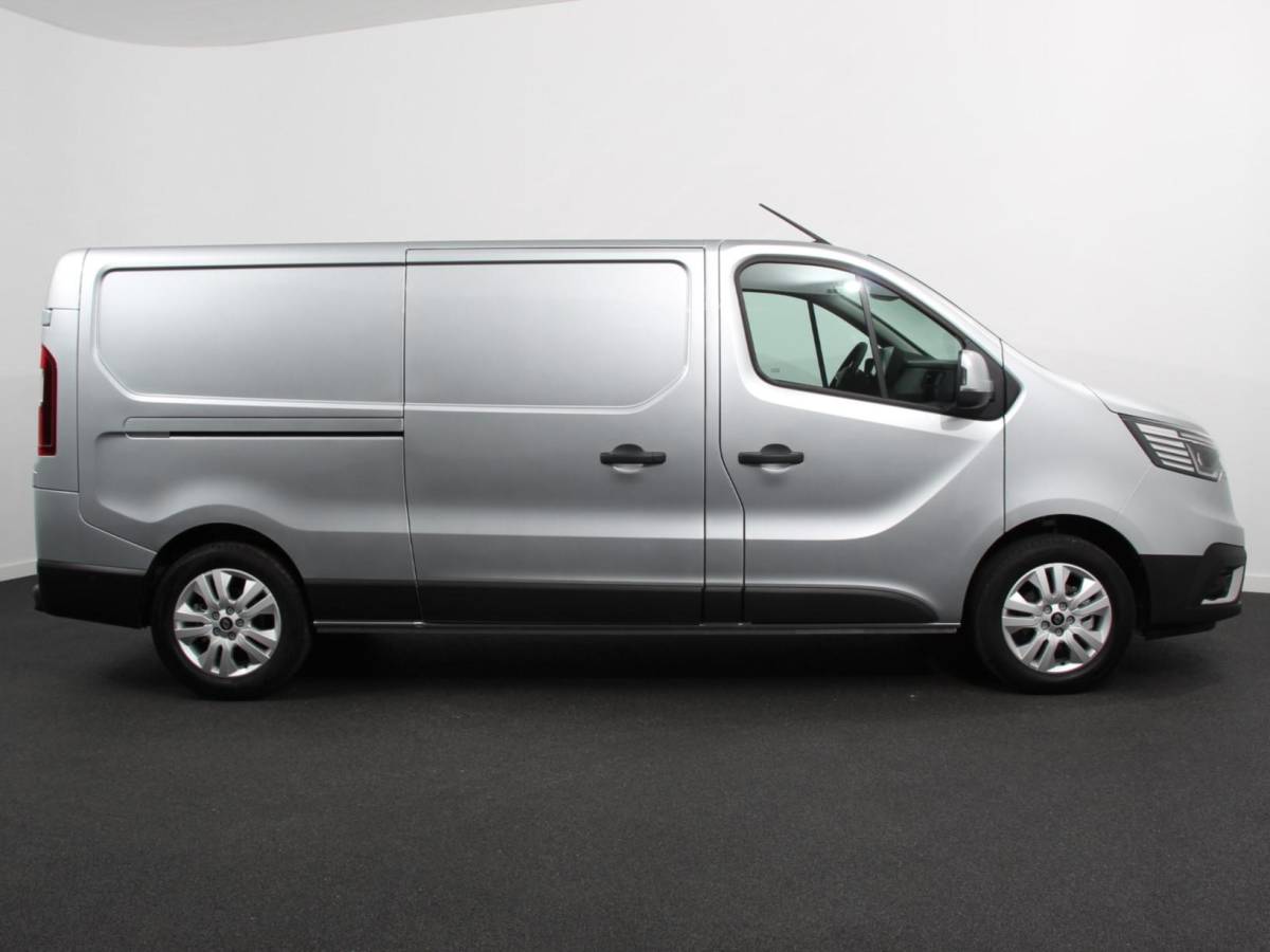 Renault Trafic Renault Trafic 2.0 Blue dCi 150 T30 L2H1 Advance Automaat Navigatie bluetooth DAB Camera Airco Trekhaak Lichtmetalen velgen