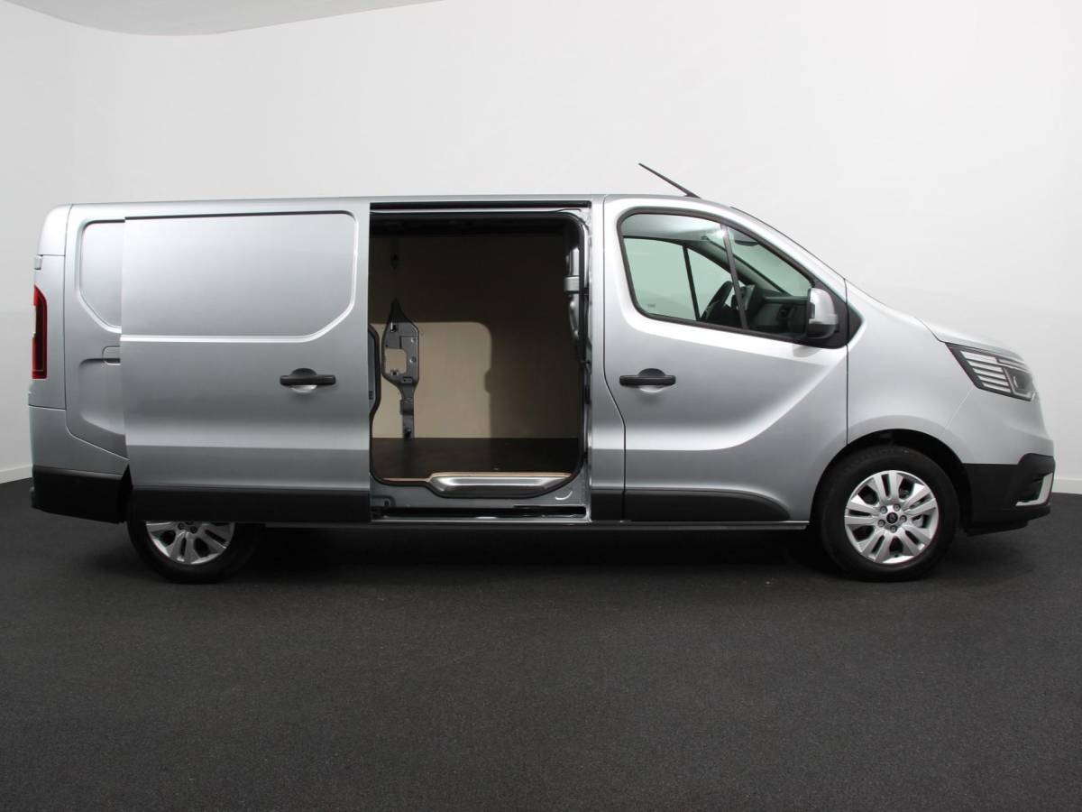 Renault Trafic Renault Trafic 2.0 Blue dCi 150 T30 L2H1 Advance Automaat Navigatie bluetooth DAB Camera Airco Trekhaak Lichtmetalen velgen
