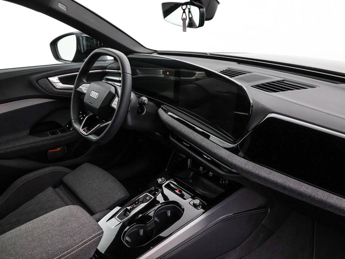 Audi A5 Audi A5 Avant 2.0 e-hybrid Quattro 299pk S-Tronic S Edition  · 360 Camera · Inklap. Trekhaak · Bijrijdersscherm · Side Assist · Keyless · Matrix LED · Garantie t/m 05-08-2029 of 100.000km