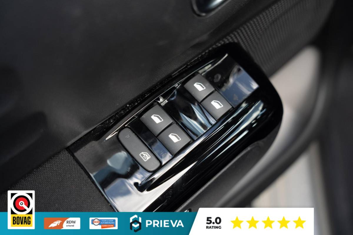 Citroën C3 Citroën C3 1.2 PureTech Shine | Apple CarPlay/Android Auto | stoelverwarming | Dealer onderhouden