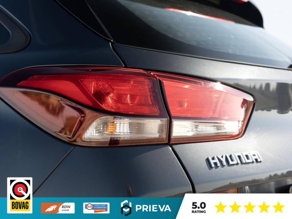 Hyundai i30 Hyundai i30 CW 1.0 T-GDI Essential 120PK | Dealer| Stoel- & Stuurverwarming | Camera | CarPlay