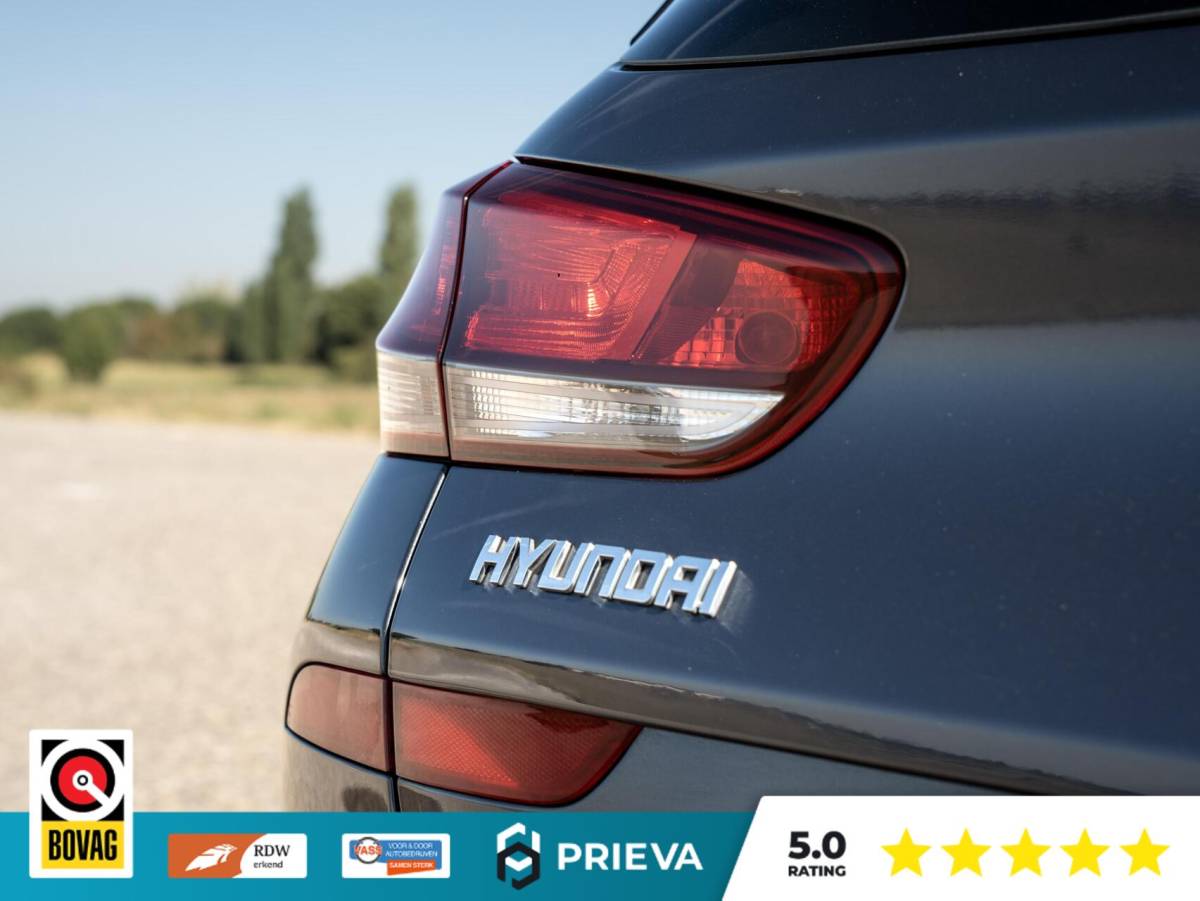 Hyundai i30 Hyundai i30 CW 1.0 T-GDI Essential 120PK | Dealer| Stoel- & Stuurverwarming | Camera | CarPlay