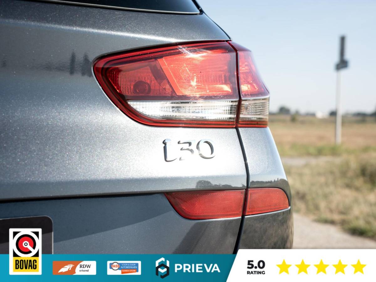 Hyundai i30 Hyundai i30 CW 1.0 T-GDI Essential 120PK | Dealer| Stoel- & Stuurverwarming | Camera | CarPlay