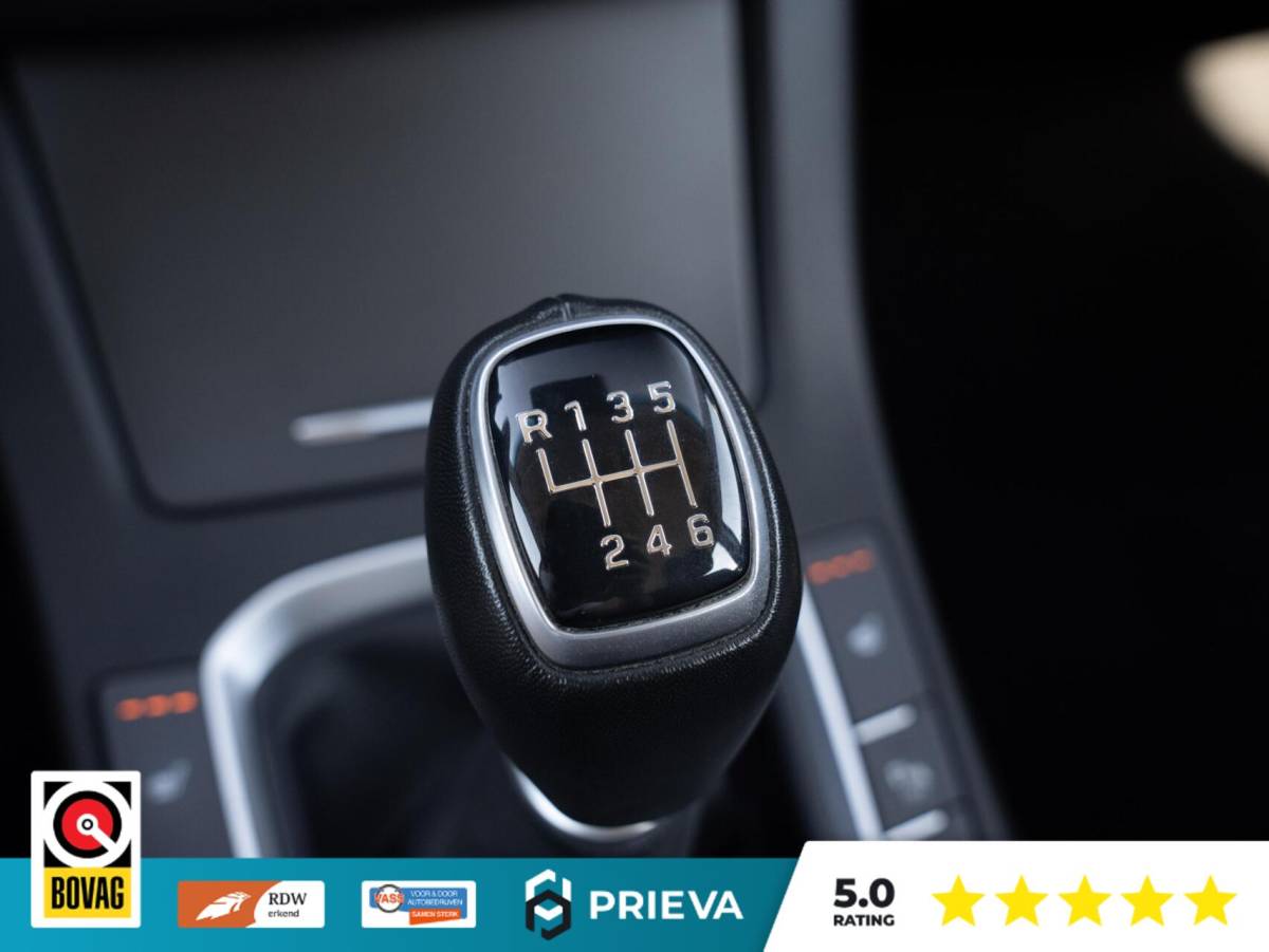 Hyundai i30 Hyundai i30 CW 1.0 T-GDI Essential 120PK | Dealer| Stoel- & Stuurverwarming | Camera | CarPlay
