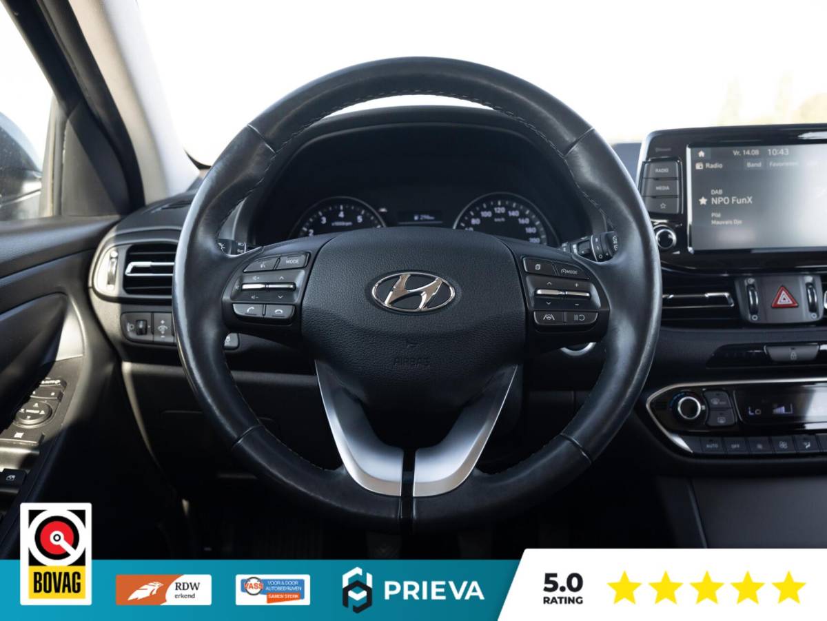 Hyundai i30 Hyundai i30 CW 1.0 T-GDI Essential 120PK | Dealer| Stoel- & Stuurverwarming | Camera | CarPlay