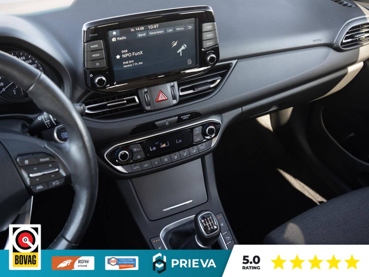 Hyundai i30 Hyundai i30 CW 1.0 T-GDI Essential 120PK | Dealer| Stoel- & Stuurverwarming | Camera | CarPlay