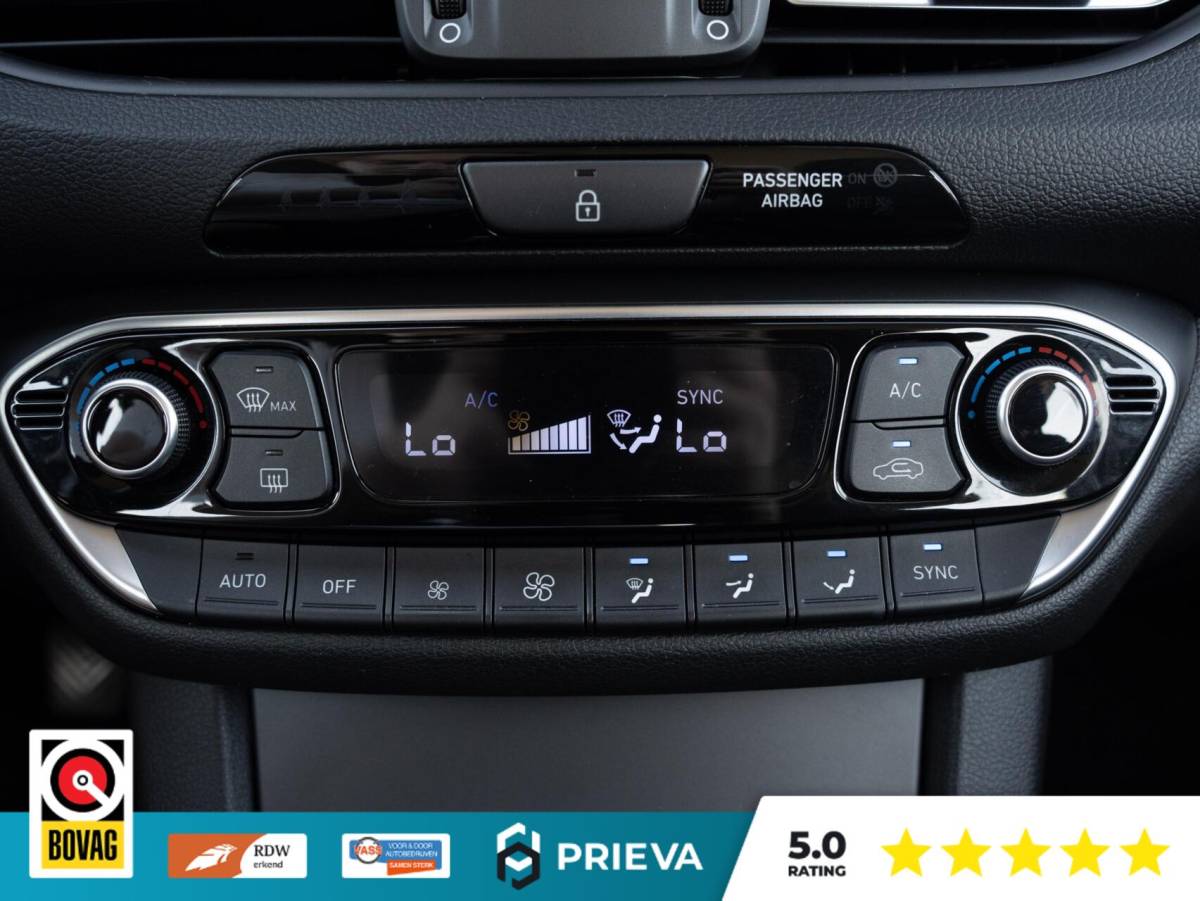 Hyundai i30 Hyundai i30 CW 1.0 T-GDI Essential 120PK | Dealer| Stoel- & Stuurverwarming | Camera | CarPlay