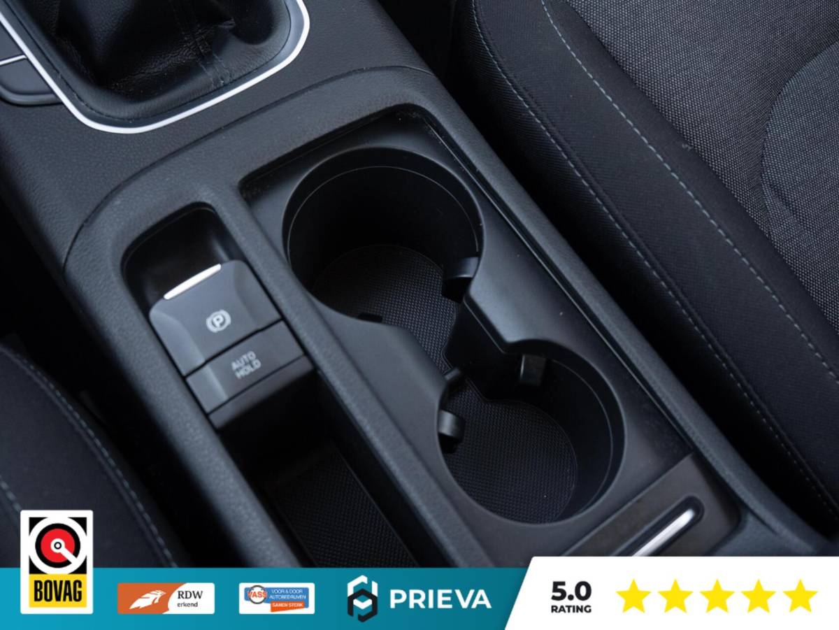 Hyundai i30 Hyundai i30 CW 1.0 T-GDI Essential 120PK | Dealer| Stoel- & Stuurverwarming | Camera | CarPlay
