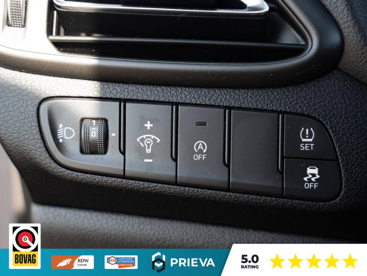 Hyundai i30 Hyundai i30 CW 1.0 T-GDI Essential 120PK | Dealer| Stoel- & Stuurverwarming | Camera | CarPlay