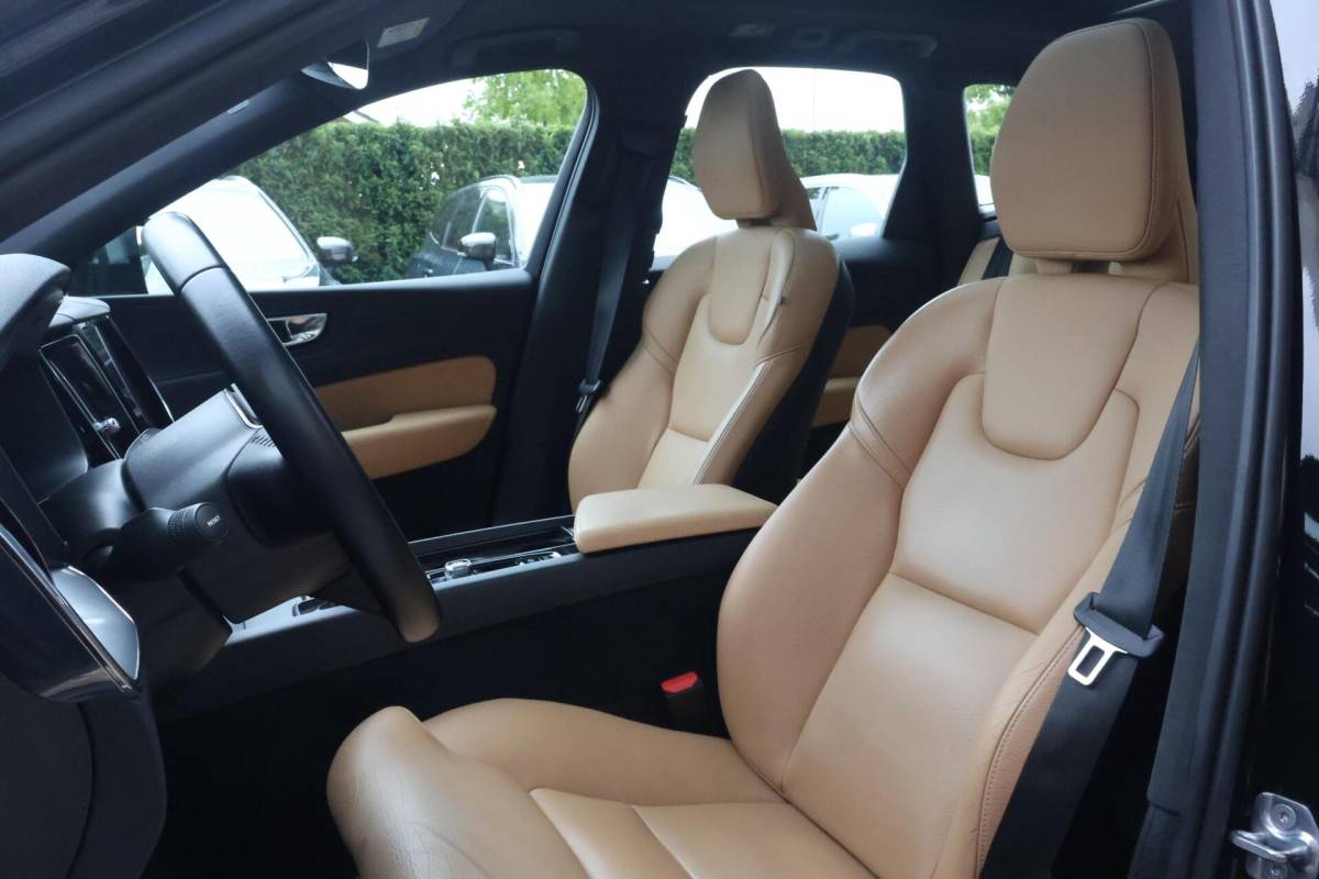 Volvo XC60 Volvo XC60 T8 Recharge AWD Momentum | Leder | Panoramadak | Parkeercamera | Keyless