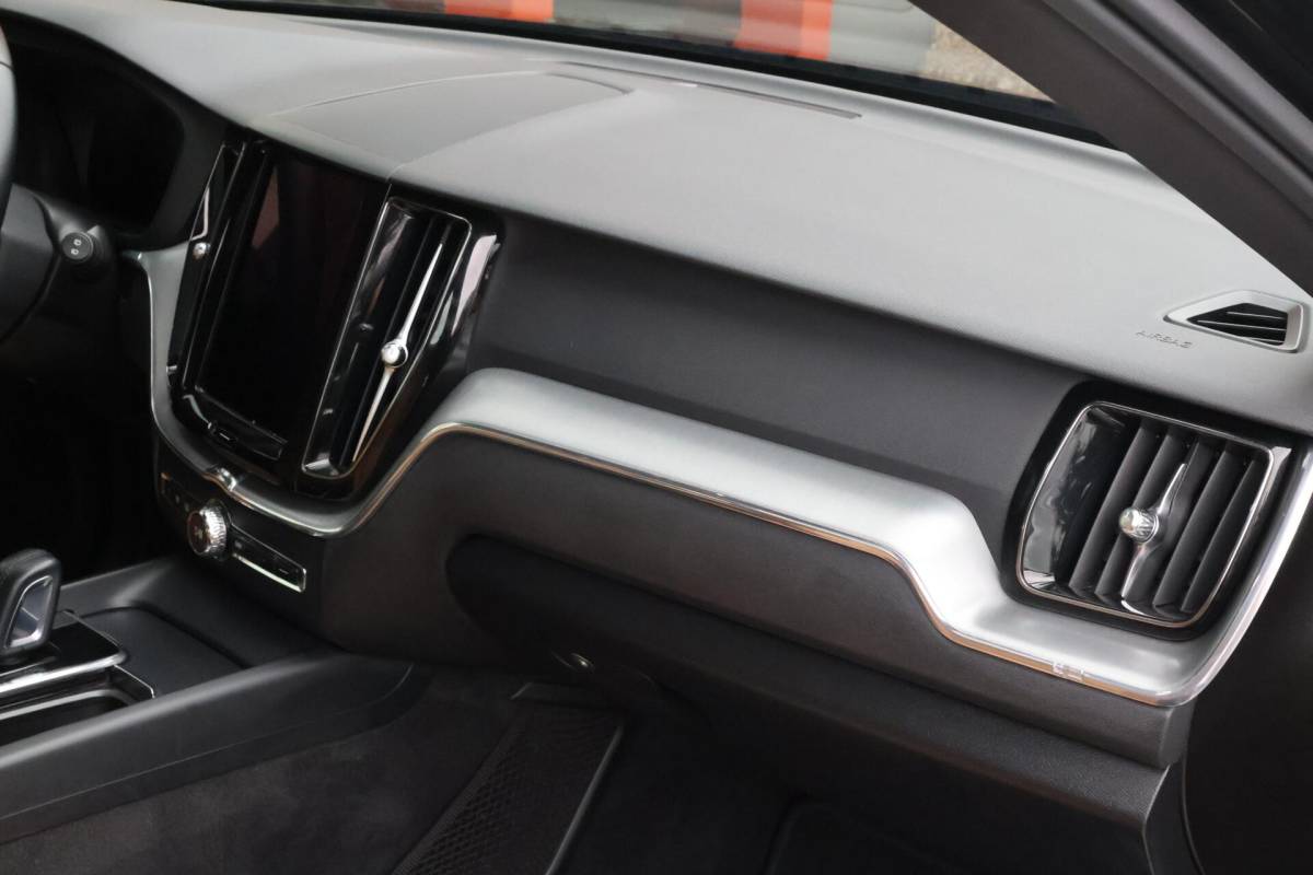 Volvo XC60 Volvo XC60 T8 Recharge AWD Momentum | Leder | Panoramadak | Parkeercamera | Keyless