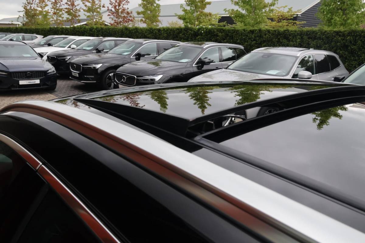 Volvo XC60 Volvo XC60 T8 Recharge AWD Momentum | Leder | Panoramadak | Parkeercamera | Keyless