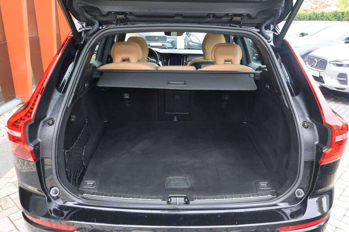 Volvo XC60 Volvo XC60 T8 Recharge AWD Momentum | Leder | Panoramadak | Parkeercamera | Keyless