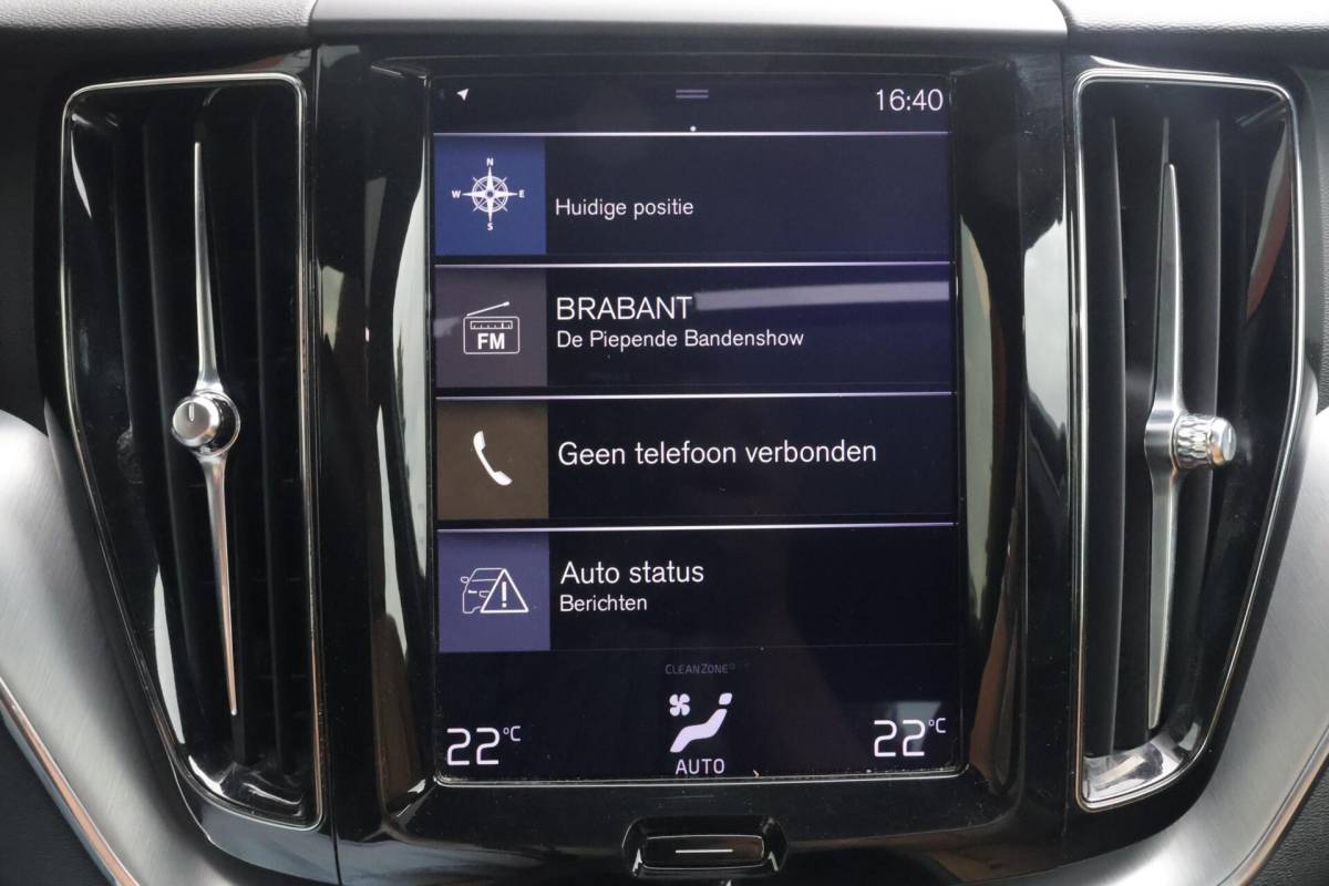Volvo XC60 Volvo XC60 T8 Recharge AWD Momentum | Leder | Panoramadak | Parkeercamera | Keyless