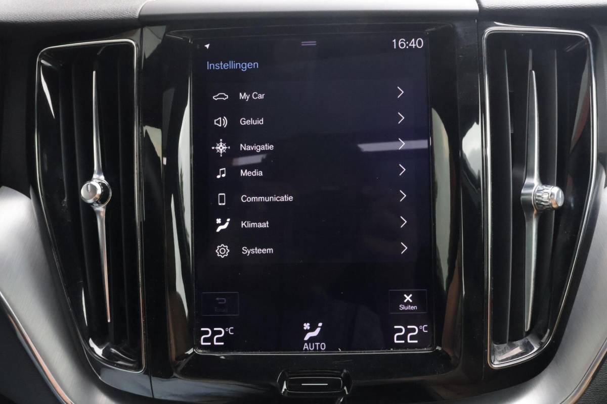 Volvo XC60 Volvo XC60 T8 Recharge AWD Momentum | Leder | Panoramadak | Parkeercamera | Keyless