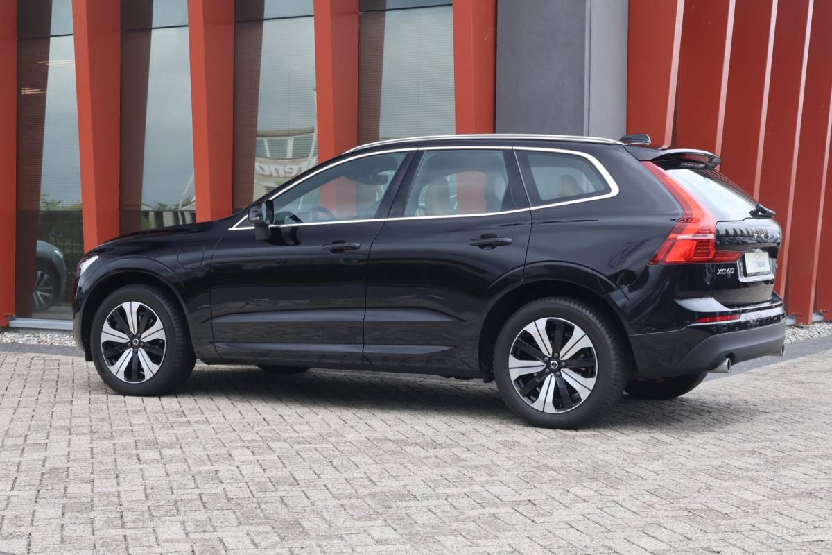 Volvo XC60 Volvo XC60 T8 Recharge AWD Momentum | Leder | Panoramadak | Parkeercamera | Keyless
