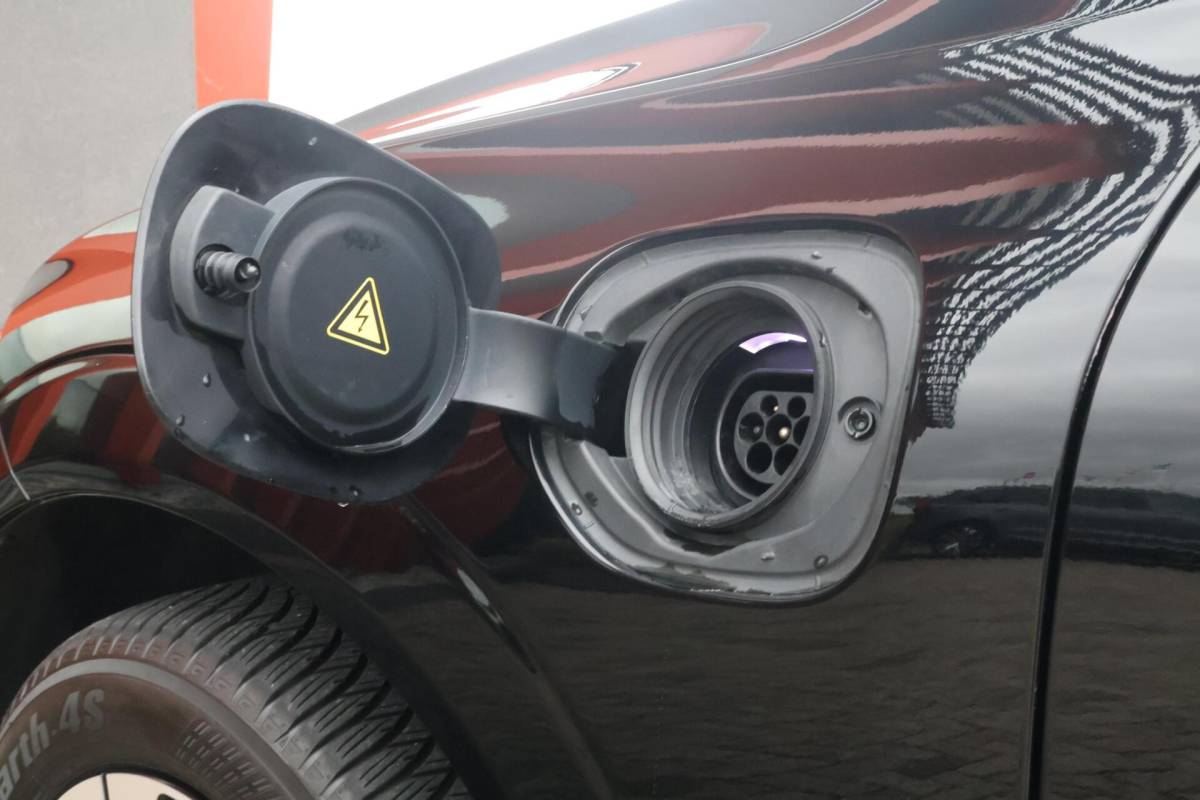 Volvo XC60 Volvo XC60 T8 Recharge AWD Momentum | Leder | Panoramadak | Parkeercamera | Keyless
