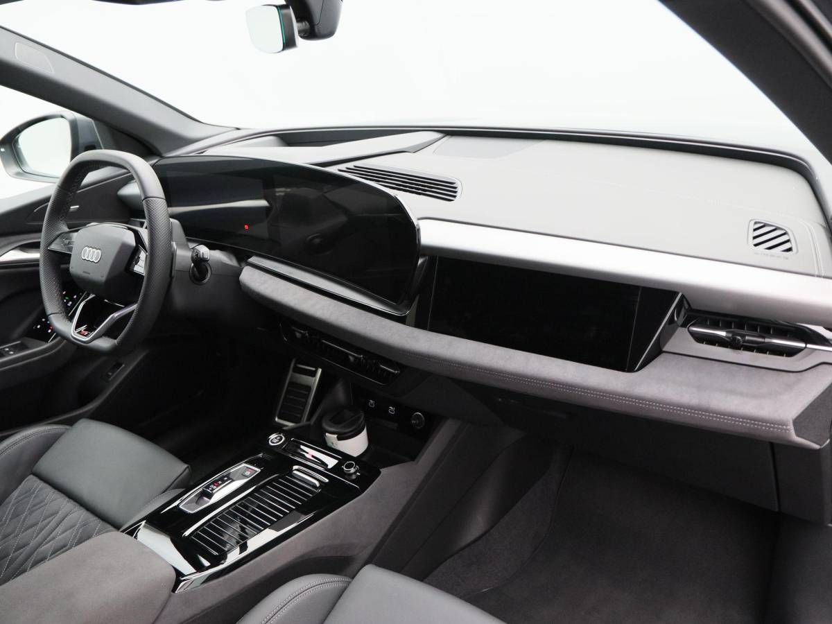 Audi Q6 e-tron Audi Q6 e-tron Advanced edition performance 100 kWh S-Line | 21 Inch | Luchtvering | B&O Audio | 360° Camera | AR Head-Up | 6.474 Km!!