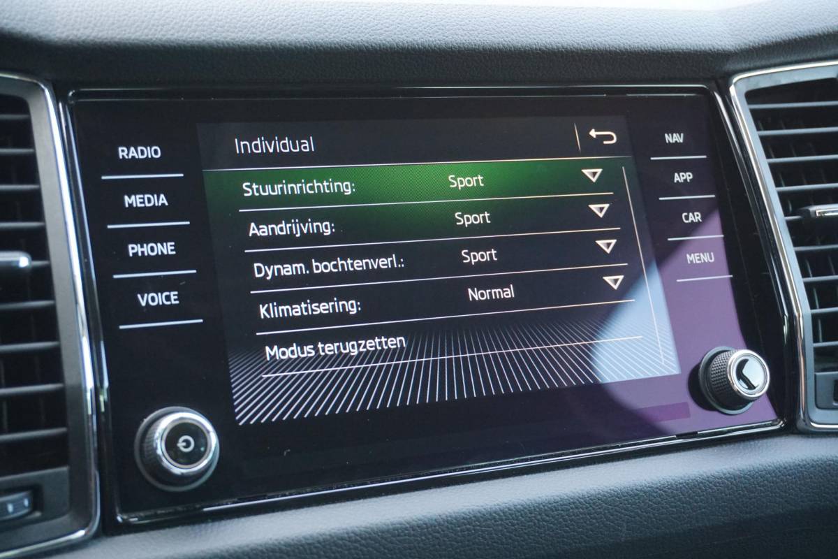 Škoda Kodiaq Skoda Kodiaq 1.5 TSI Style 7p. + CAMERA / APPLE CARPLAY / KEYLESS / TREKHAAK / ACC